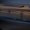 視覚ノイズをゼロにする完全隠蔽配線DIY：スリット排熱とモジュラー設計で構築する『余白』のスマートデスク